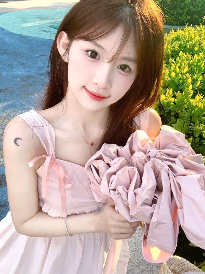周星驰《功夫女足》引争议，票房风波与韩国元素引关注
